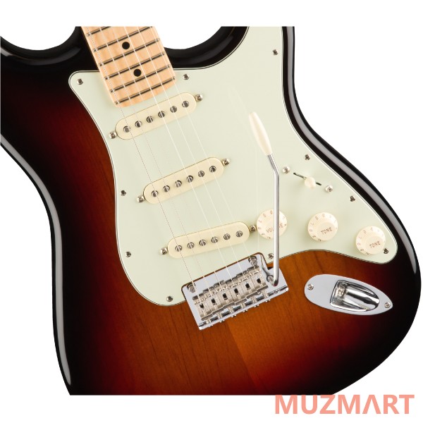 Fender AM PRO STRAT MN 3TS Электрогитара