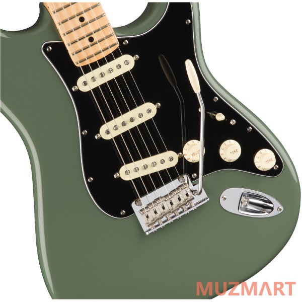Fender AM PRO STRAT MN ATO Электрогитара